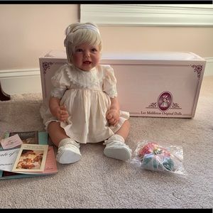 Lee Middleton Original Doll (Pretty as a Picture)